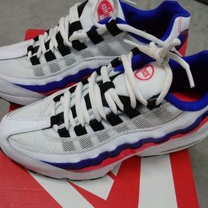 Size 5y nike air max 95 blk/blue/white/ solar red